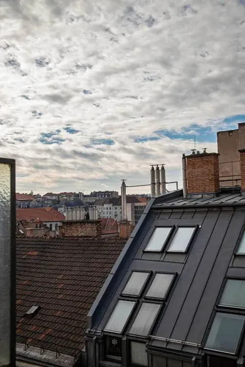 Budapesti tetők és felhős panoráma